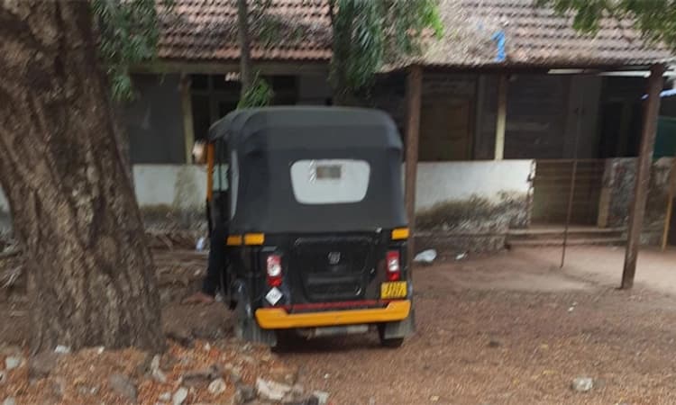 ಕಾರವಾರ: ಚೆಕ್ ಪೋಸ್ಟ್ ನಲ್ಲಿ ಫ್ಲೈಯಿಂಗ್ ಸ್ಕ್ವಾಡ್ ನಿಂದ 93.50 ಲಕ್ಷ ರೂ. ವಶ