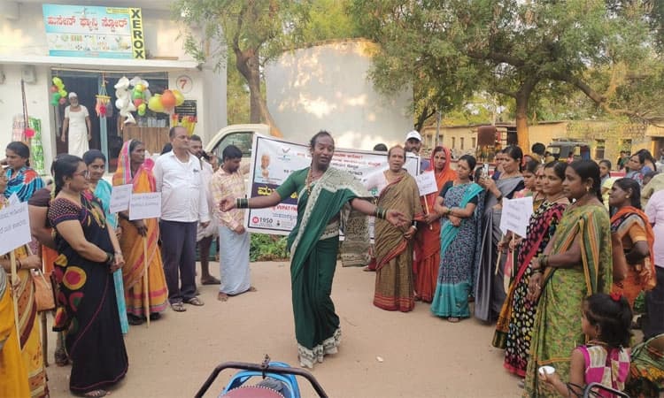 ಮಂಗಳಮುಖಿಯರಿಂದ ನೃತ್ಯದ ಮೂಲಕ ಮತದಾನ ಜಾಗೃತಿ