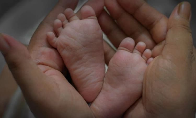 Kolkata: ಹೆರಿಗೆಯಾದ ಕೆಲವೇ ಹೊತ್ತಿನಲ್ಲಿ ಹಸುಗೂಸನ್ನು ಶೌಚಾಲಯದ ಕಿಟಕಿಯಿಂದ ಎಸೆದ ತಾಯಿ