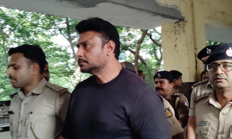 Bellary: ದರ್ಶನ್ ನನ್ನು ಭೇಟಿಯಾದ ವಕೀಲ ಸುನೀಲ್; ಹಲವು ವಿಚಾರಗಳ ಬಗ್ಗೆ ಚರ್ಚೆ