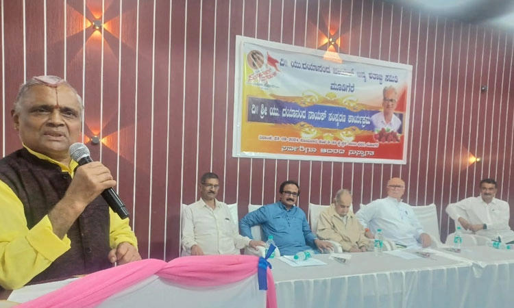 ಪ್ರಸ್ತುತ ರಾಜಕೀಯ ನಾಯಕರಿಗೆ ಸಮಾಜ ಕಟ್ಟುವ ಕೈಂಕರ್ಯ ಮರೆತಿದೆ: ಹಿರೇಮಗಳೂರು ಕಣ್ಣನ್ 