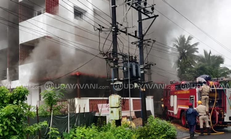 Udupi: ಬೆಳ್ಳಂಬೆಳಗ್ಗೆ ದೊಡ್ಡಣಗುಡ್ಡೆ ಆಯುರ್ವೇದ ಆಸ್ಪತ್ರೆಯಲ್ಲಿ ಅಗ್ನಿ ಅವಘಡ…