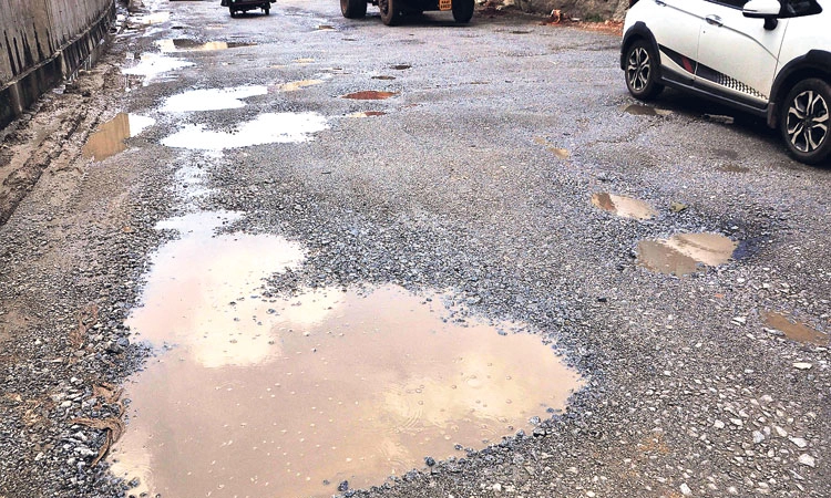 Udupi Santhekatte Road: ನಾಲ್ಕಲ್ಲ, ಕನಿಷ್ಠ ಒಂದು ರಸ್ತೆಯನ್ನಾದರೂ ಕೊಡಿ