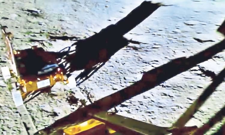 Pragyan rover; ಚಂದ್ರನ ಮೇಲೆ 160 ಕಿ.ಮೀ. ಕುಳಿ ಪತ್ತೆ!
