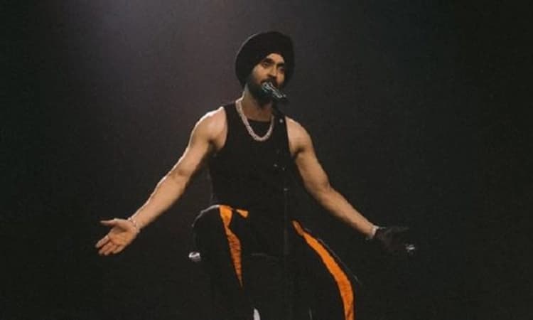 Paris; ಸಂಗೀತ ಕಾರ್ಯಕ್ರಮದಲ್ಲಿ ಭಾರತೀಯ ಗಾಯಕನ ಮೇಲೆ ಮೊಬೈಲ್ ಎಸೆತ!