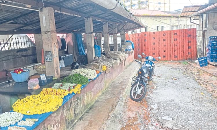 Mangaluru: ಪ್ರಮುಖ ವ್ಯಾಪಾರ ಕೇಂದ್ರವೀಗ ಹಾಳು ಕೊಂಪೆ!