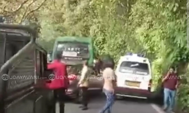Traffic: ಆಗುಂಬೆ ಘಾಟಿಯಲ್ಲಿ ವಾಹನ ಬ್ರೇಕ್ ಫೇಲ್, ಟ್ರಾಫಿಕ್ ನಲ್ಲಿ ಸಿಲುಕಿದ ಆಂಬ್ಯುಲೆನ್ಸ್