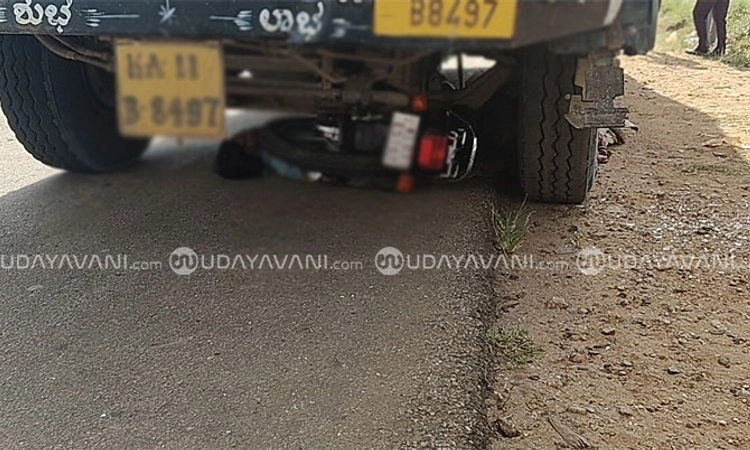Road Mishap ಬೈಕ್ ಗೆ ಟಿಪ್ಪರ್ ಢಿಕ್ಕಿ; ಕೇರಳ ಮೂಲದ ಮೂವರ ದುರ್ಮರಣ