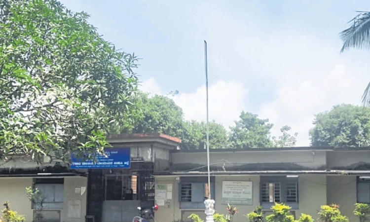 Udupi: ಬಾಲಕಿಯರ ಬಾಲಮಂದಿರ ಶಿಥಿಲ;ಸೋರುವ ಕಟ್ಟಡ; ಶೌಚಾಲಯ ವ್ಯವಸ್ಥೆಯೂ ಸರಿ ಇಲ್ಲದೆ ಪರದಾಟ
