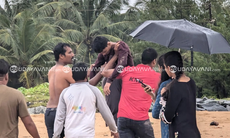 Bhatkal;ಗಣಪತಿ ವಿಸರ್ಜನೆ ವೇಳೆ ಸಮುದ್ರದಲ್ಲಿ ಕೊಚ್ಚಿಹೋದ ಬಾಲಕನ ರಕ್ಷಣೆ