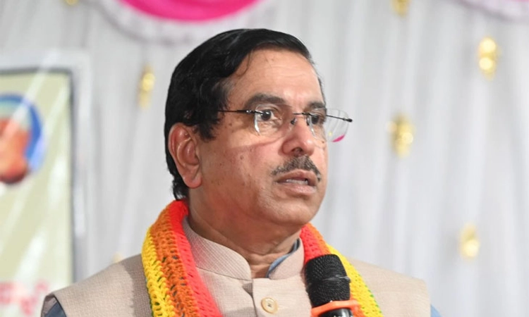 Congress ಒಳಗೊಳಗೆ ಸಿಎಂ ಕುರ್ಚಿಗಾಗಿ ನಾಯಕರು‌ ಸಾಲುಗಟ್ಟಿ ನಿಂತಿದ್ದಾರೆ: ಜೋಶಿ