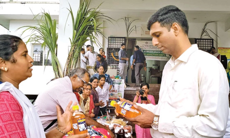 Mangaluru ಸಂಜೀವಿನಿ ಮಾಸಿಕ ಸಂತೆ ಖಾಯಂ ಆಗಿಸಲು ಕ್ರಮ: ಜಿಲ್ಲಾ ಪಂಚಾಯತ್‌ ಸಿಇಒ ಆನಂದ್‌