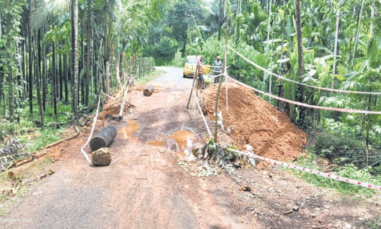 Sullia: ಮಾಲೆಂಗಿರಿಯಲ್ಲಿ ತಾತ್ಕಾಲಿಕ ಸಂಪರ್ಕ ಸೇತುವೆಯೂ ಕುಸಿತ