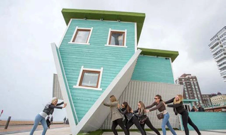 Upside Down House: ಇಂಗ್ಲೆಂಡ್‌ನ‌ಲ್ಲೊಂದು ತಲೆಕೆಳಗಾದ ವಿಚಿತ್ರ ಮನೆ