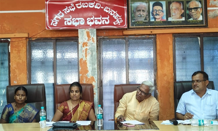 Rabkavi Banhatti; ಲೇಔಟ್ ಗಳಲ್ಲಿ ಮೂಲ ಸೌಕರ್ಯಗಳ ಕೊರತೆ: ಸೂಕ್ತ ಕ್ರಮಕ್ಕೆ ಆಗ್ರಹ