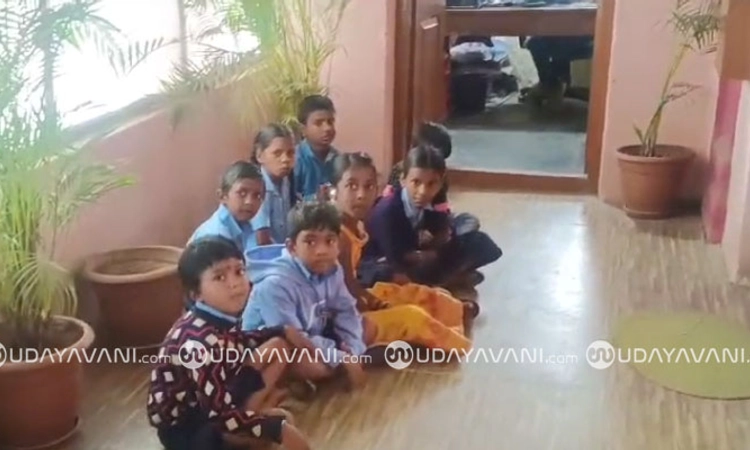 Chikkamagaluru; ಶಾಲೆಯಲ್ಲಿದ್ದ ಒಬ್ಬರೇ ಶಿಕ್ಷಕ ವರ್ಗಾವಣೆ; ವಿದ್ಯಾರ್ಥಿ-ಪೋಷಕರ ಪ್ರತಿಭಟನೆ