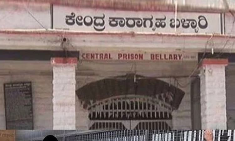 Bellary Jail; ದರ್ಶನ್ ಭೇಟಿಯಾಗಿ ಕಣ್ಣೀರಿಟ್ಟ ಪತ್ನಿ ವಿಜಯಲಕ್ಷ್ಮೀ