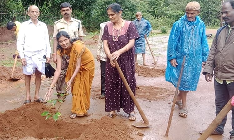 Sagara: ಬಾಳೆಹಳ್ಳಿಯಲ್ಲೊಂದು ವಿಚಿತ್ರ ಬೆಳವಣಿಗೆ; ಒಂದೇ ಜಾಗ, ಎರಡು ವನಮಹೋತ್ಸವ!
