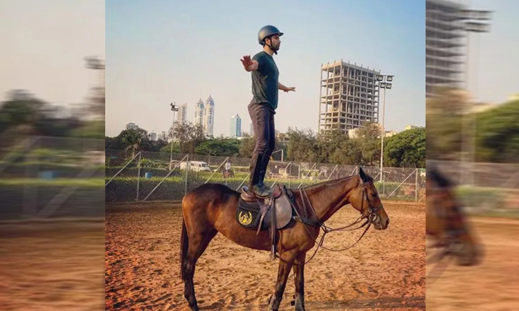 ಕುದುರೆ ಮೇಲೆ ನಿಂತು ಪೋಸ್ ಕೊಟ್ಟ ನಟ: ನೆಟ್ಟಿಗರು ಫುಲ್ ಗರಂ