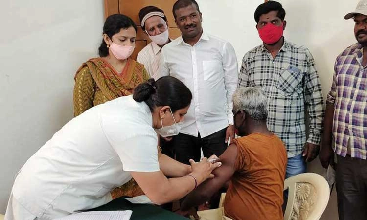 ನರಸಾಪುರದಲ್ಲಿ  ಮೊದಲನೇ ಬಾರಿಗೆ ಕೋವಿಡ್‌ ಲಸಿಕೆಗೆ ಚಾಲನೆ