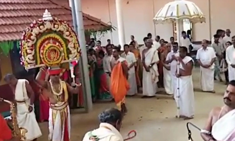 ತೊಡಿಕಾನ ಮಲ್ಲಿಕಾರ್ಜುನ ದೇವಳದಲ್ಲಿ ದರ್ಶನ ಬಲಿ, ಬಟ್ಟಲು ಕಾಣಿಕೆ