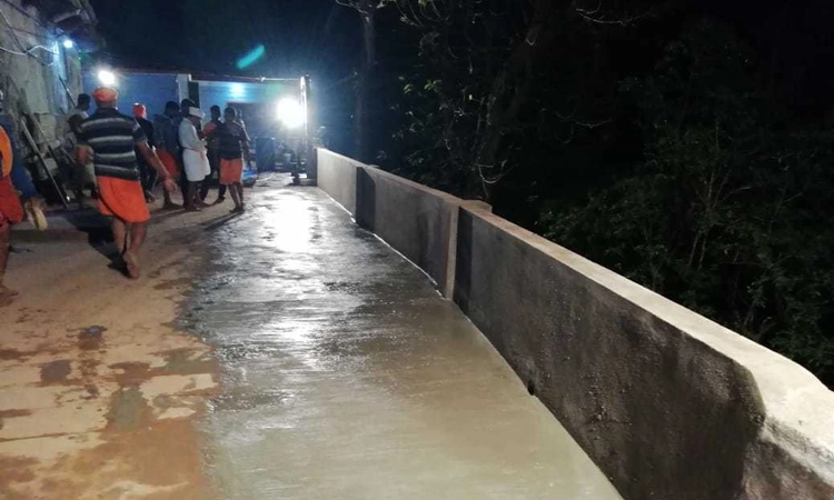 ಶ್ರಮದಾನ ಮೂಲಕ ಕಾರಿಂಜ ಶ್ರೀ ಕಾರಿಂಜೇಶ್ವರ ದೇವಸ್ಥಾನದ ತಡೆಗೋಡೆ ನಿರ್ಮಾಣ