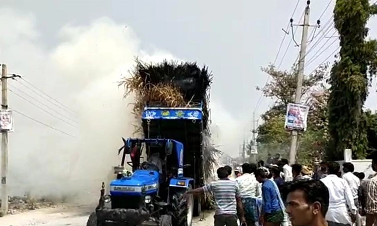ಜೋಳದ ದಂಟಿಗೆ ಬೆಂಕಿ; ತಪ್ಪಿದ ಅನಾಹುತ