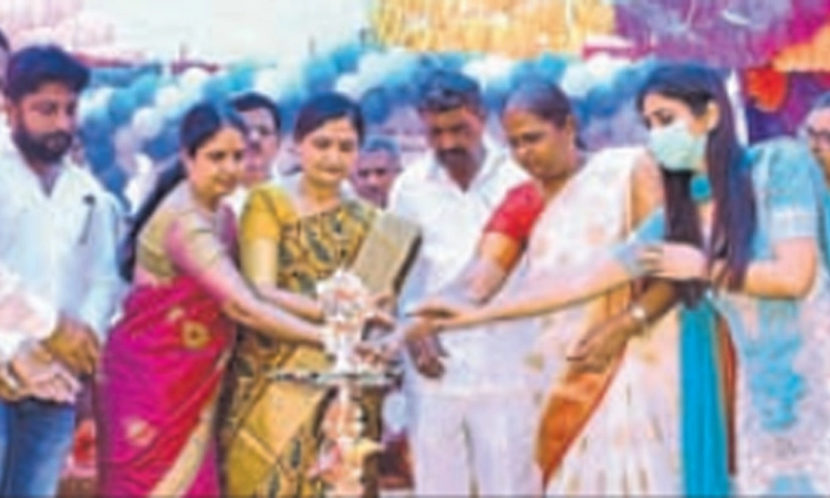 ಸಮಾಜ ನಿರ್ಮಾಣದಲ್ಲಿ ಮಹಿಳೆಯರ ಪಾತ್ರ ಅಪಾರ