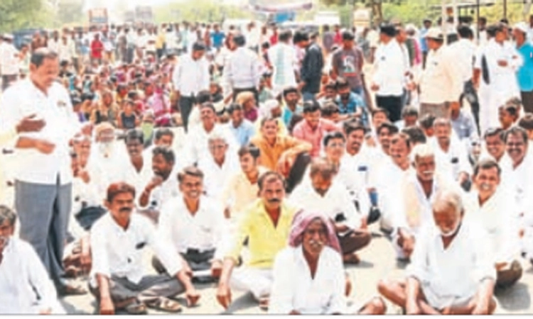 ಜಿಪಂ ಕ್ಷೇತ್ರಕ್ಕಾಗಿ ರಸ್ತೆಗಿಳಿದ ಗ್ರಾಮಸ್ಥರು