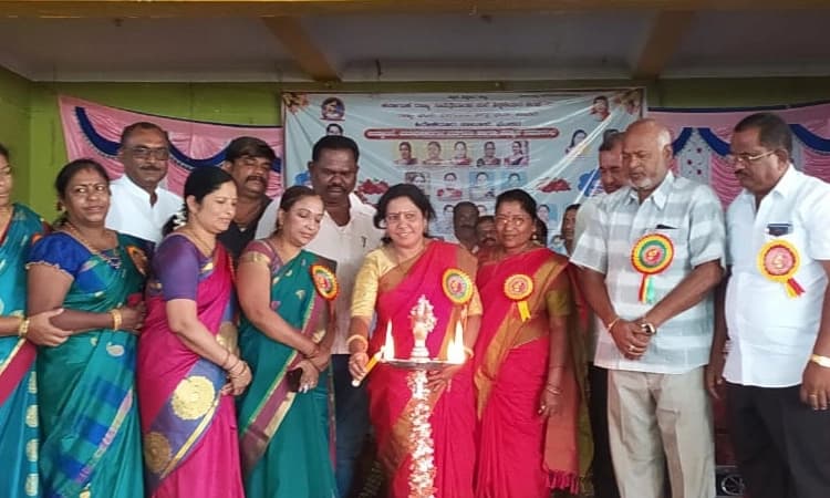 ಮಕ್ಕಳಿಗೆ ಸಾವಿತ್ರಿಬಾಯಿ ಸಾಧನೆ ತಿಳಿಸಿ