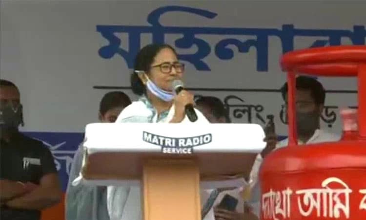 BJP ಹಣ ಕೊಟ್ರೆ ತೆಗೆದುಕೊಂಡು TMCಗೆ ಮತ ಹಾಕಿ : ದೀದಿ ಕಿಡಿ