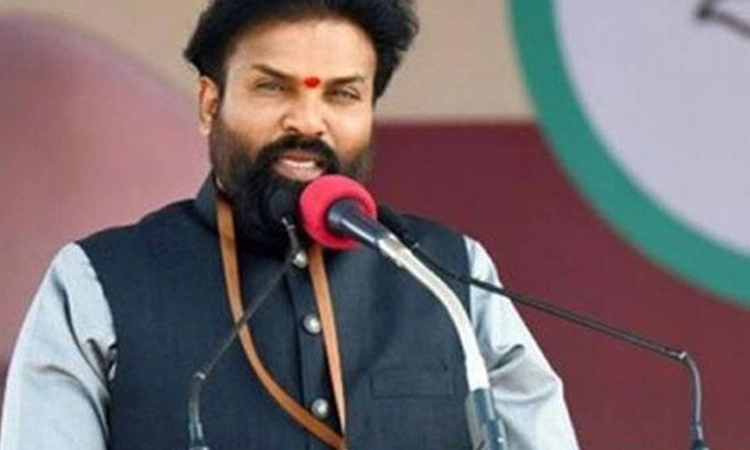 ಸಿದ್ದು- ಡಿಕೆಶಿ ಜೋಡೆತ್ತುಗಳಲ್ಲ, ಅಧಿಕಾರಕ್ಕೆ ಬಡಿದಾಡುವ ಹೋರಿಗಳು: ಶ್ರೀರಾಮುಲು ಟೀಕೆ