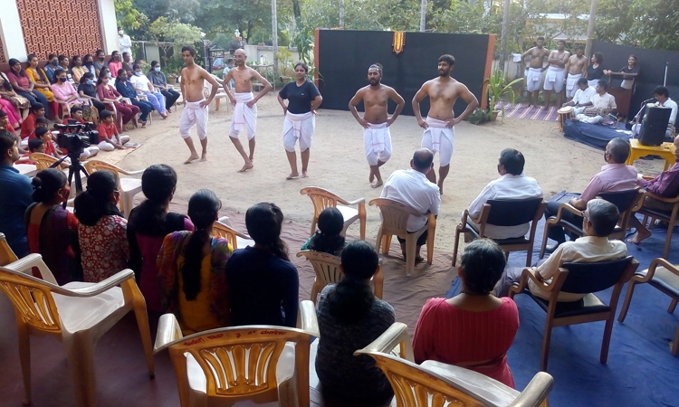 ನಟನೆಯಲ್ಲಿ ಬಾಲಿವುಡ್‌ ಮೀರಿಸುವ ರಂಗ ಕಲಾವಿದರು: ಡಾ| ಎಚ್‌.ಎಸ್‌. ಬಲ್ಲಾಳ್‌