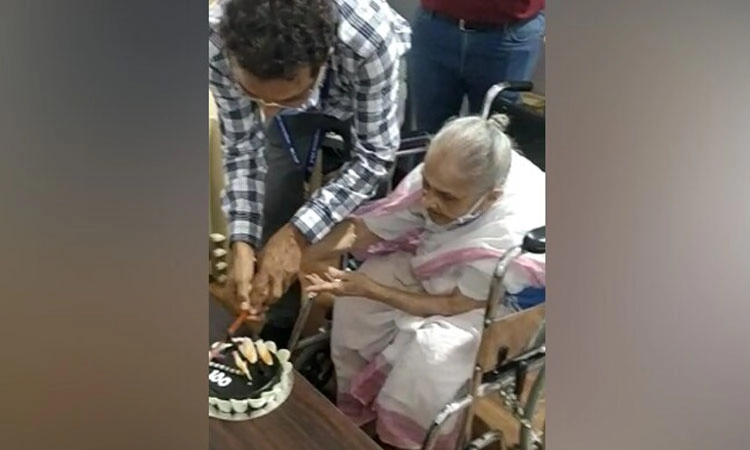 ಹುಟ್ಟಿದ ದಿನವೇ ಕೊವೀಡ್ ಲಸಿಕೆ ಪಡೆದ ‘100’ರ ಅಜ್ಜಿ
