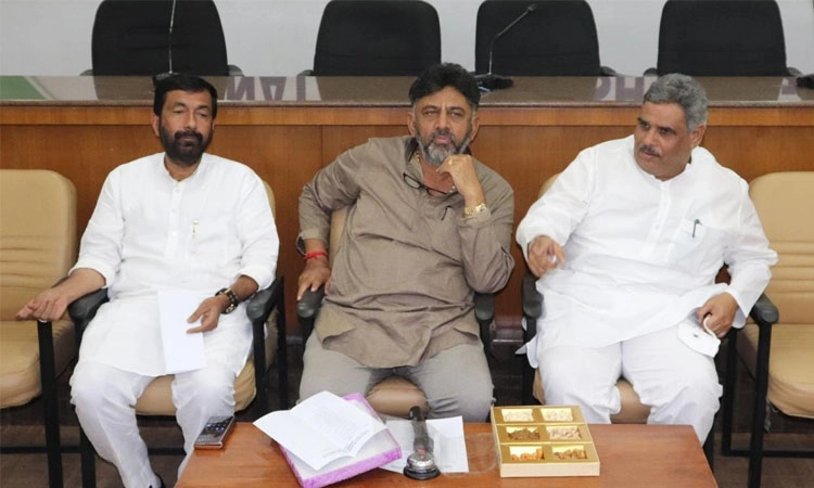 ಸಿಂದಗಿ ಉಪಕದನ : ಸ್ಥಳೀಯ ಮುಖಂಡರ ಜೊತೆ ಡಿಕೆಶಿ ಸಭೆ