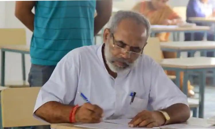 62 ನೇ ವಯಸ್ಸಿನಲ್ಲಿ BA  ಪರೀಕ್ಷೆ ಬರೆದ ಬಿಜೆಪಿ ಎಂಎಲ್‍ಎ..!