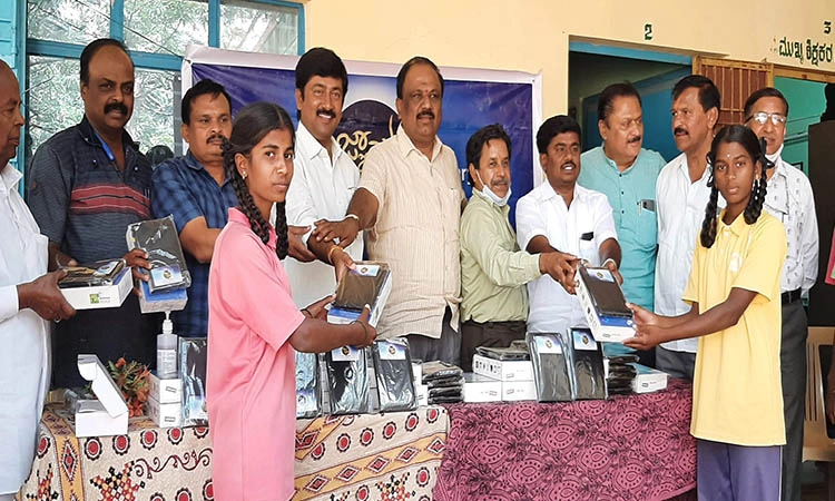 ಸರ್ಕಾರಿ ಶಾಲೆ ಉಳಿಸಲು ಆಂದೋಲನ ನಡೆಸಿ