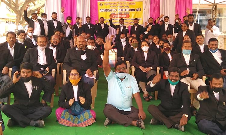 ವಕೀಲರ ರಕ್ಷಣೆಗಾಗಿ ಕಾನೂನು ಜಾರಿ ಆಗ್ರಹ