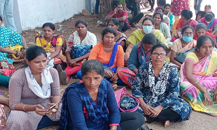 ಆಸ್ಪತ್ರೆ ಗುತ್ತಿಗೆ ಕಾರ್ಮಿಕರ ಪ್ರತಿಭಟನೆ  