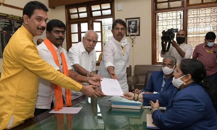ವಿಧಾನ ಪರಿಷತ್ ಚುನಾವಣೆಗೆ ನಾಮಪತ್ರ ಸಲ್ಲಿಸಿದ ತುಳಸಿ ಮುನಿರಾಜು