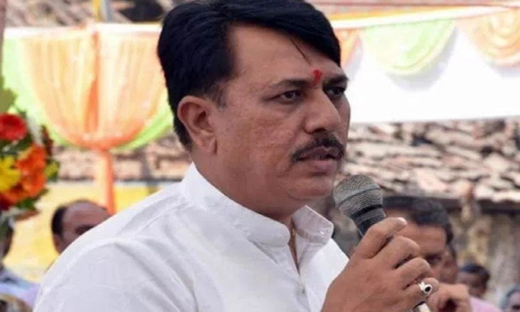 ಗುಜರಾತ್ ನಲ್ಲಿ ಕಾಂಗ್ರೆಸ್ ಹಿನ್ನಡೆ : ಅಮಿತ್ ಚಾವ್ ​ಡಾ ರಾಜೀನಾಮೆ