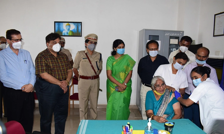 ಎಲ್ಲ ಸಾರ್ವಜನಿಕರಿಗೂ ಕೋವಿಡ್ ಲಸಿಕೆ