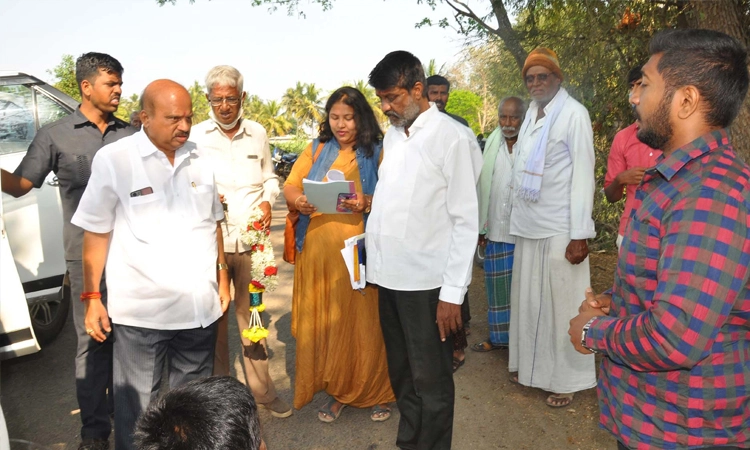 ನನ್ನ ಕ್ಷೇತ್ರದ ಅಭಿವೃದ್ಧಿಗೆ ನಿನ್ನನ್ನು ಕಾಯಬೇಕಾ?