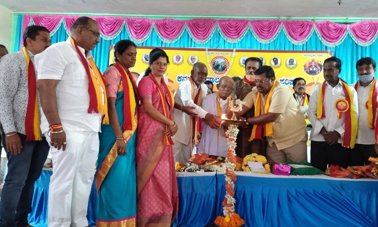 ಪಂಡಿತೋತ್ತಮರಿಂದ ಕನ್ನಡ ಸಾಹಿತ್ಯ ಶ್ರೀಮಂತ