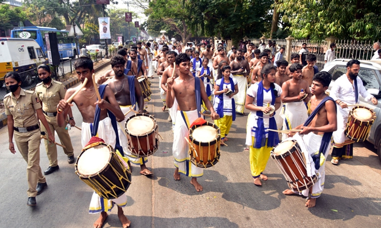 ಕರಾವಳಿ ಜಾನಪದ ಜಾತ್ರೆ : ಗಮನಸೆಳೆದ ಜಾನಪದ ಮೆರವಣಿಗೆ