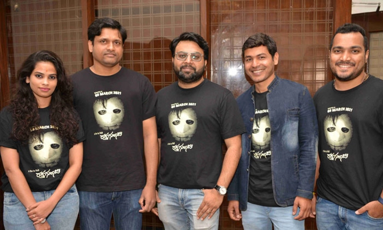 ರಕ್ತ ಗುಲಾಬಿ ದಾಖಲೆ