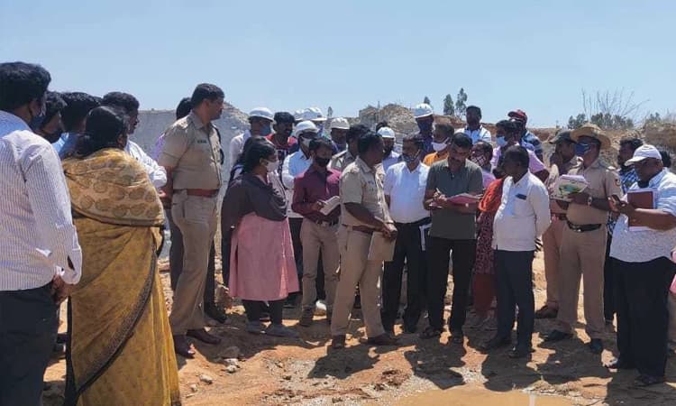 ಗಣಿಗಾರಿಕೆ ಪ್ರದೇಶಗಳಿಗೆ ಎಸಿ, ಡಿವೈಎಸ್‌ಪಿ ಭೇಟಿ