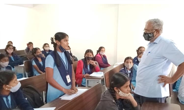 ಕೇಂದ್ರದ ಅನುಮತಿ ಬಳಿಕ ಬಿಸಿಯೂಟ ಆರಂಭ