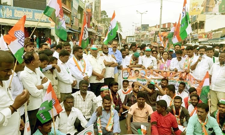 ಅಗತ್ಯ ವಸ್ತುಗಳ ಬೆಲೆ ಏರಿಕೆ ವಿರೋಧಿಸಿ ಪ್ರತಿಭಟನೆ