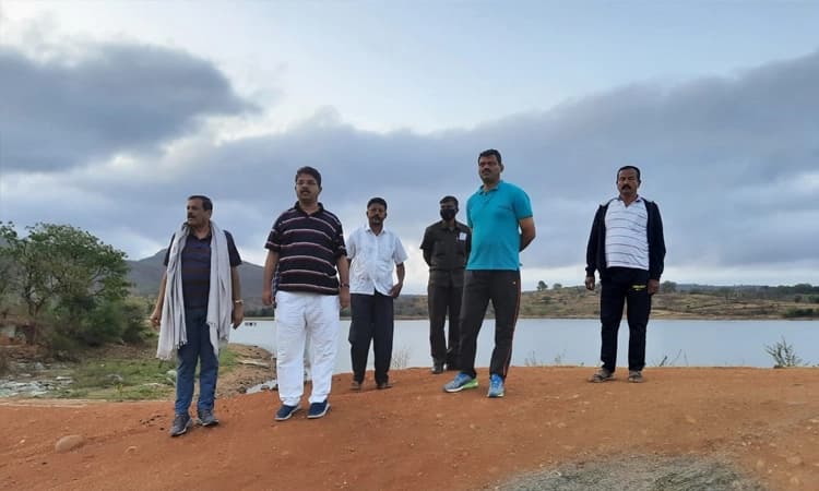 ಗ್ರಾಮವಾಸ್ತವ್ಯದಲ್ಲಿ ಜನರೊಂದಿರೊಂದಿಗೆ ಬೆರೆತ ಸಚಿವ